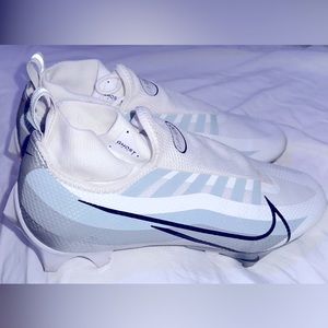White 2023 men’s 9’s Nike vapor cleats. Only worn to two practices.